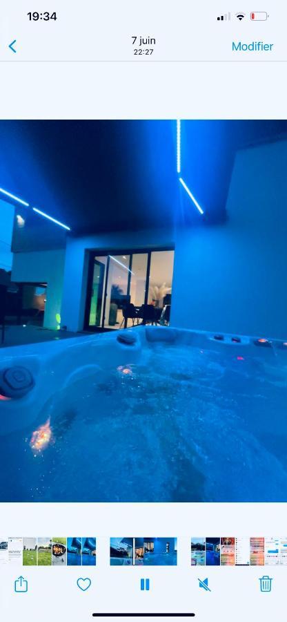 Magnifique Villa Avec Jaccuzi Wimille Bagian luar foto